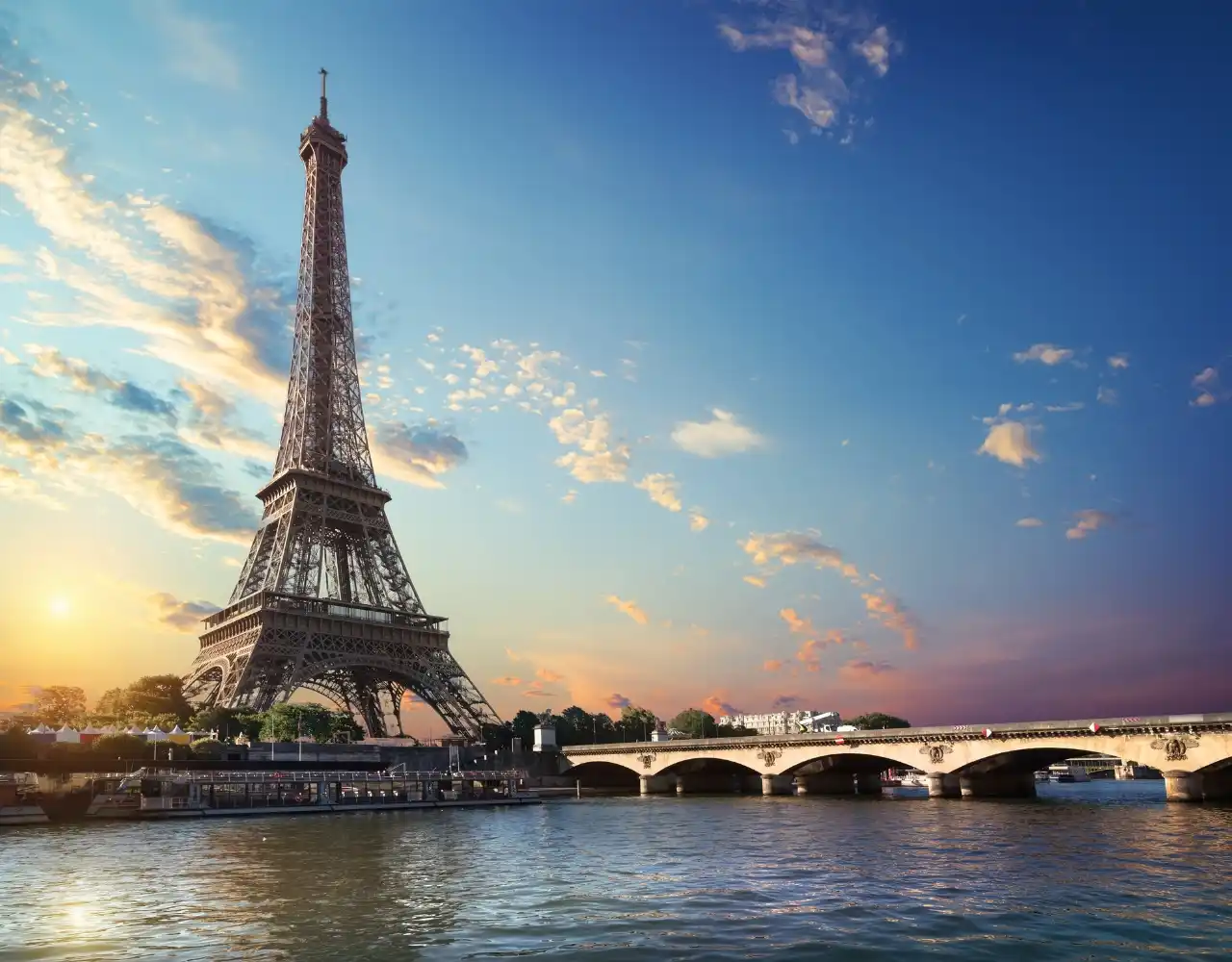 Paris Honeymoon Package - PEARL of EUROPE, 5 Days France Vacation