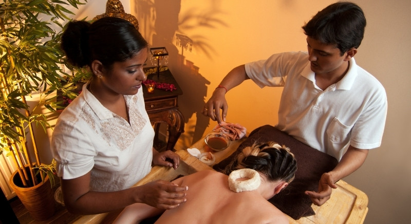 Boy-Girl-Ayurveda-Kerala-Panchakarma-IML-Travel