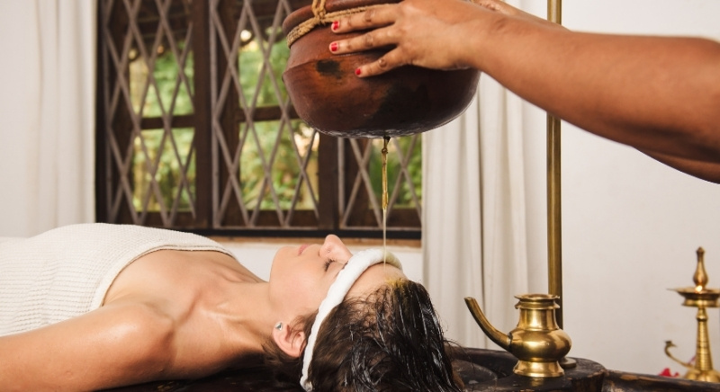 Girl-Enjoy-Ayurveda-Kerala-Panchakarma-IML-Travel