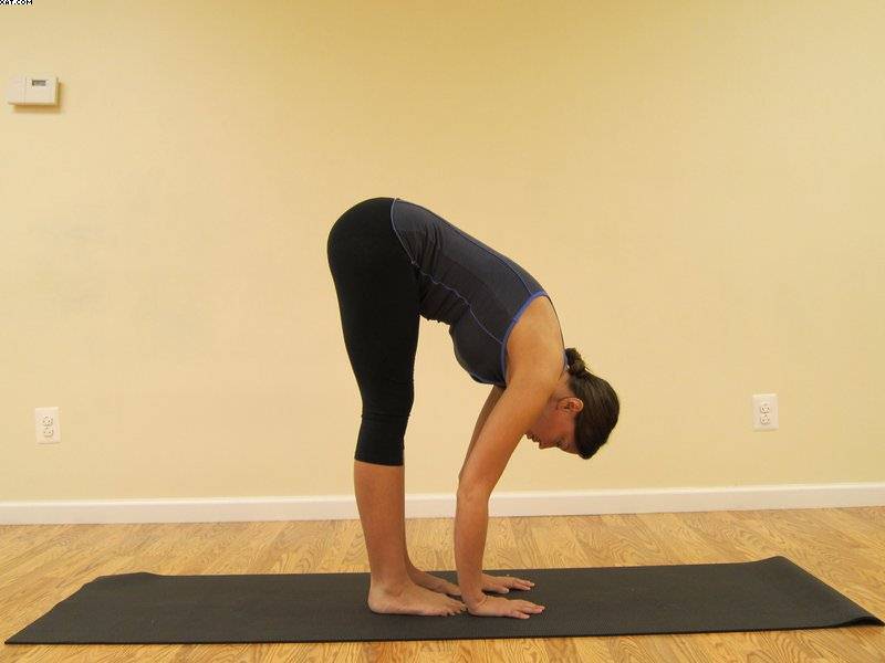 HOW-EASY-YOGA-POSES-CAN-IMPROVE-YOUR-HEALTH-WHILE-TRAVELING-800x600-iml-travel-imltravel.com (5) - IML Travel Services
